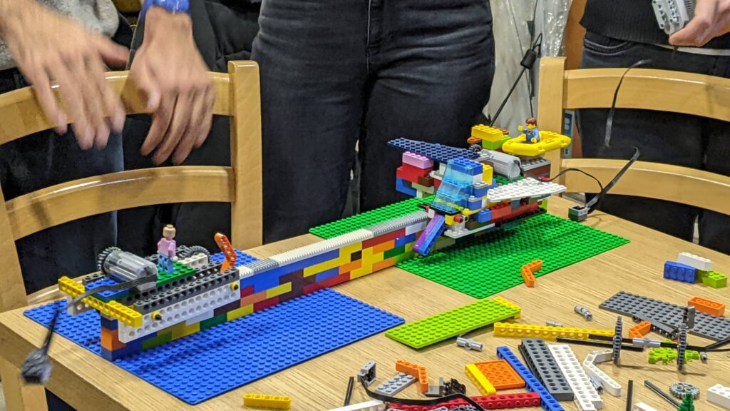 Team-building LEGO
