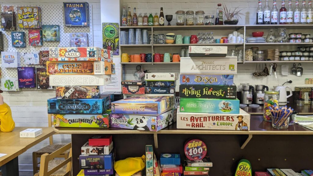 Pile de jeux de société